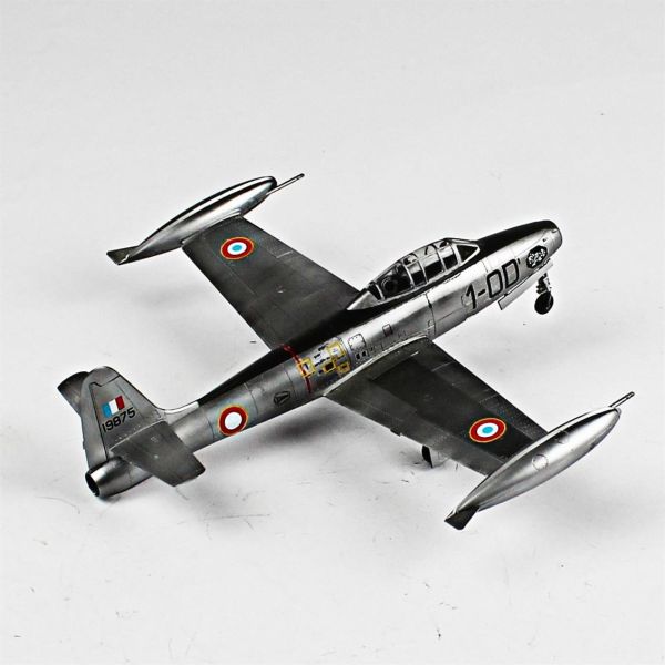 QD058 1/72 Ölçek, F-84G Thunderjet Sergilemeye Hazır Plastik Uçak Maketi