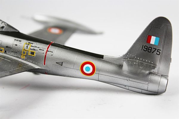 QD058 1/72 Ölçek, F-84G Thunderjet Sergilemeye Hazır Plastik Uçak Maketi