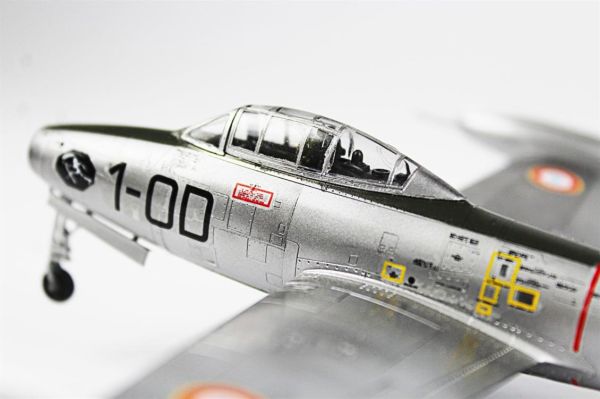 QD058 1/72 Ölçek, F-84G Thunderjet Sergilemeye Hazır Plastik Uçak Maketi