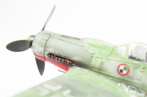 QD061 1/48 Ölçek, Focke-Wulf 190 D Sergilemeye Hazır Plastik Uçak Maketi