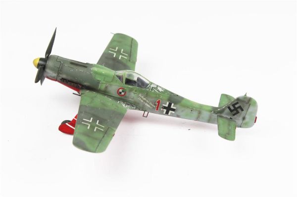 QD061 1/48 Ölçek, Focke-Wulf 190 D Sergilemeye Hazır Plastik Uçak Maketi