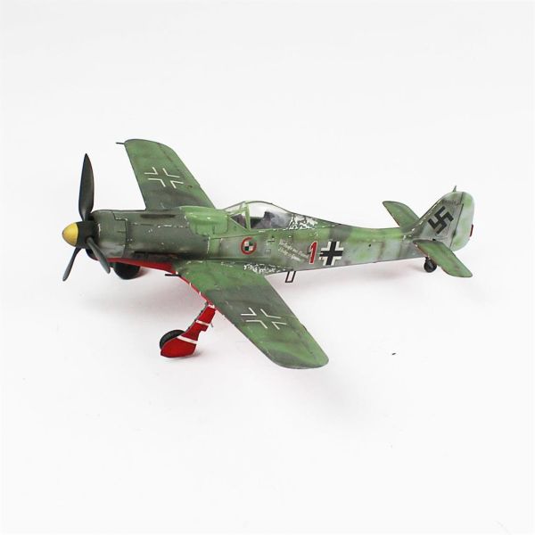 QD061 1/48 Ölçek, Focke-Wulf 190 D Sergilemeye Hazır Plastik Uçak Maketi