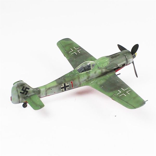 QD061 1/48 Ölçek, Focke-Wulf 190 D Sergilemeye Hazır Plastik Uçak Maketi