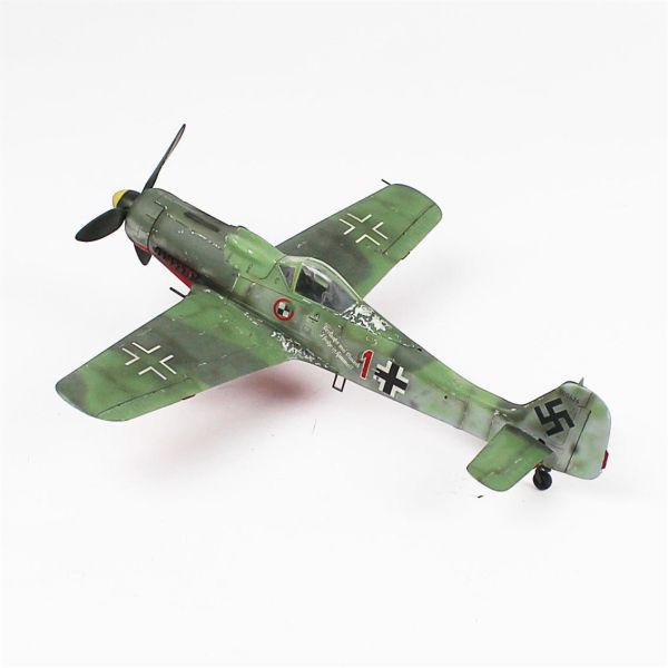 QD061 1/48 Ölçek, Focke-Wulf 190 D Sergilemeye Hazır Plastik Uçak Maketi