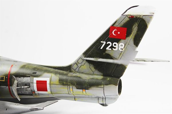QD075 1/48 Ölçek, RF-84F Thunderflash Sergilemeye Hazır Plastik Uçak Maketi