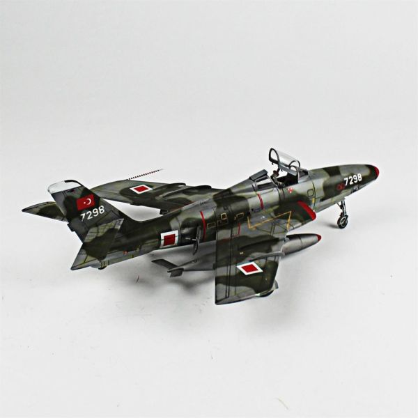 QD075 1/48 Ölçek, RF-84F Thunderflash Sergilemeye Hazır Plastik Uçak Maketi