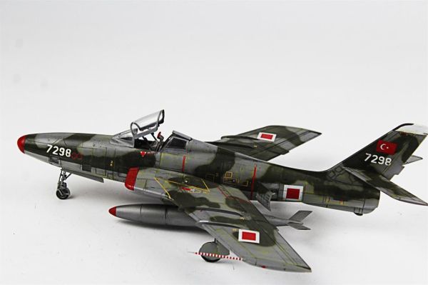 QD075 1/48 Ölçek, RF-84F Thunderflash Sergilemeye Hazır Plastik Uçak Maketi