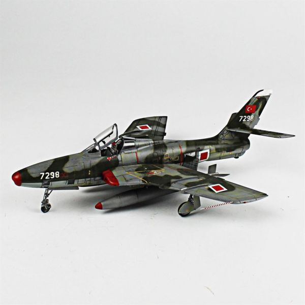 QD075 1/48 Ölçek, RF-84F Thunderflash Sergilemeye Hazır Plastik Uçak Maketi