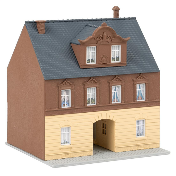 Faller 232178 1/160 Ölçek, Araç Geçişli Şehir Ev, Plastik Model Kiti