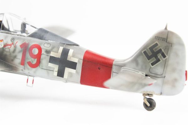 QD076 1/48 Ölçek, Focke-Wulf 190 A-6 Sergilemeye Hazır Plastik Uçak Maketi