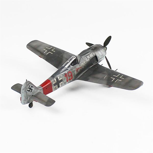 QD076 1/48 Ölçek, Focke-Wulf 190 A-6 Sergilemeye Hazır Plastik Uçak Maketi