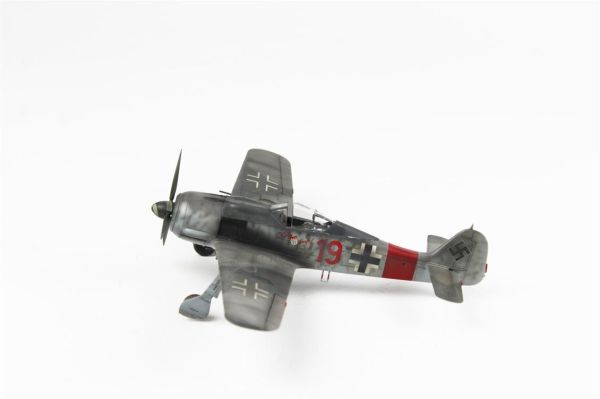 QD076 1/48 Ölçek, Focke-Wulf 190 A-6 Sergilemeye Hazır Plastik Uçak Maketi