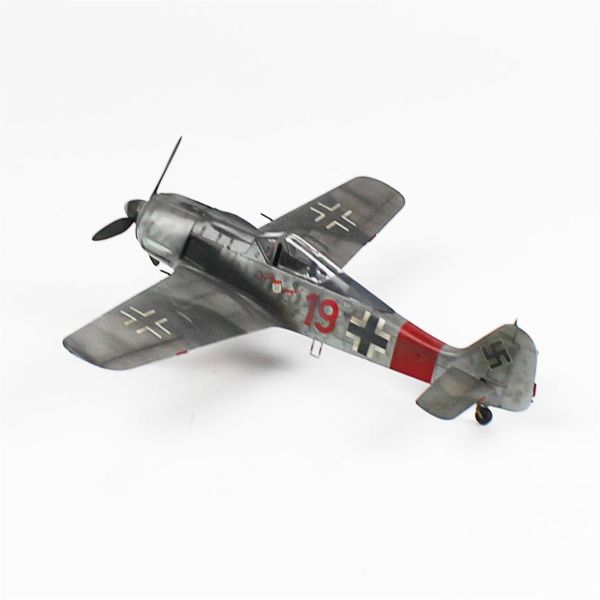 QD076 1/48 Ölçek, Focke-Wulf 190 A-6 Sergilemeye Hazır Plastik Uçak Maketi