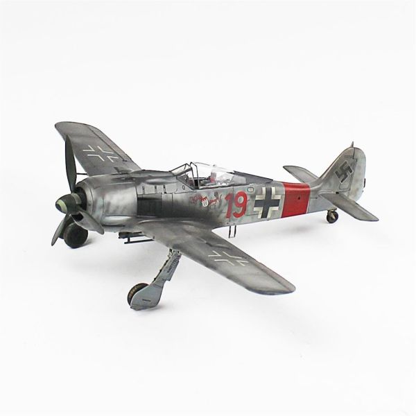 QD076 1/48 Ölçek, Focke-Wulf 190 A-6 Sergilemeye Hazır Plastik Uçak Maketi