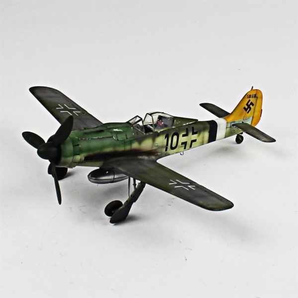 QD077 1/48 Ölçek, Focke-Wulf 190 D-9 Sergilemeye Hazır Plastik Uçak Maketi
