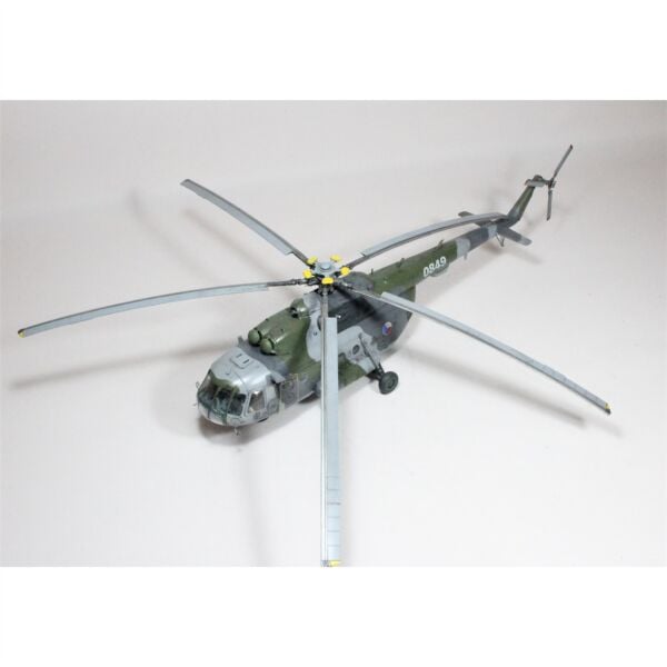 AMK 88010 1/48 Ölçek, Mi-17 Hip Early, Askeri Helikopter Plastik Model Kiti