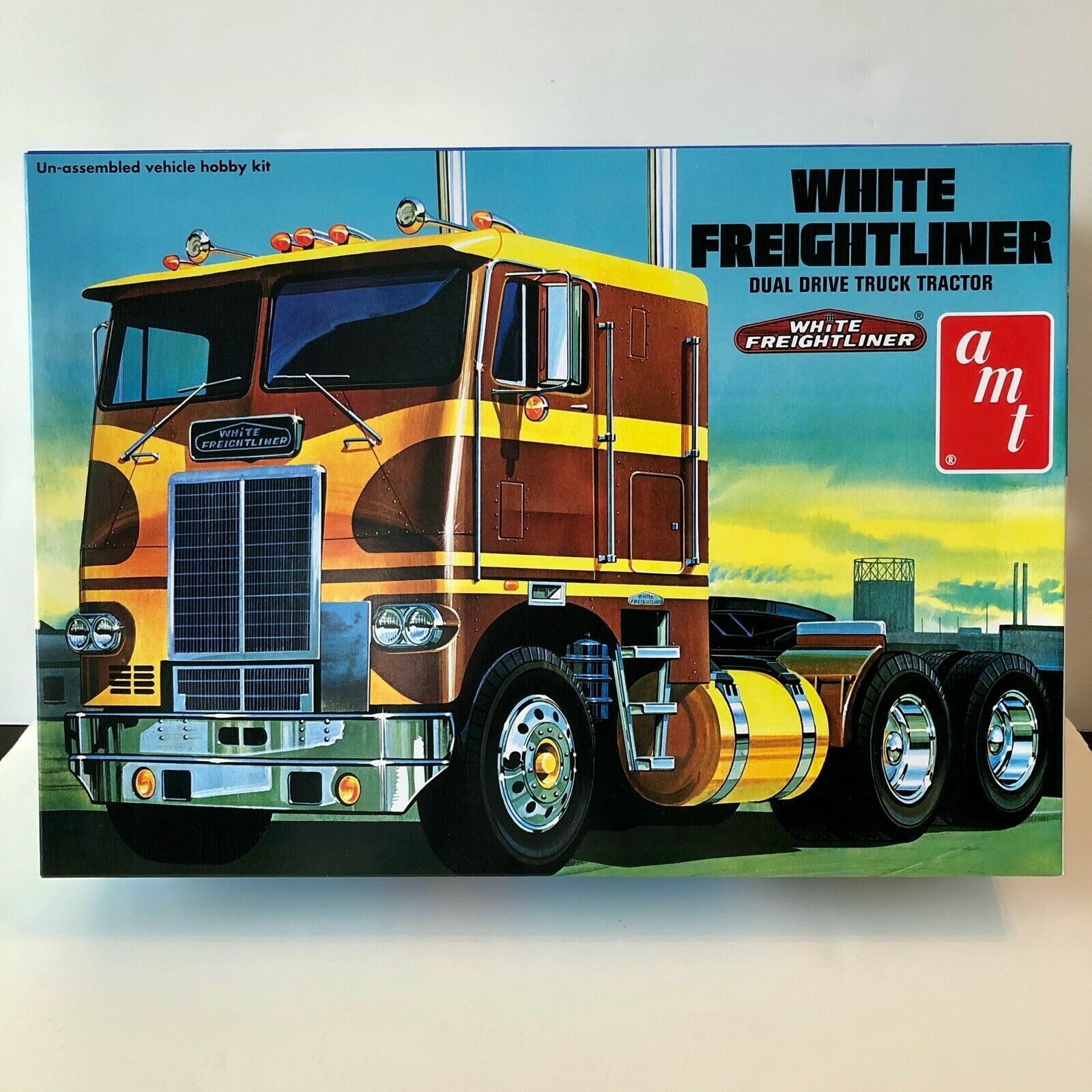 WHITE FREIGHTLINER DUEL DRIVE TRACTOR