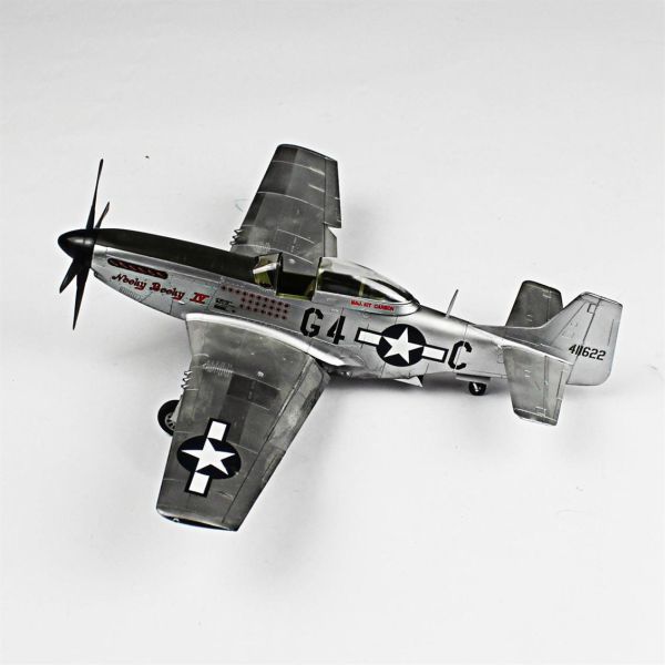 QD099 1/48 Ölçek, P-51D Mustang Sergilemeye Hazır Plastik Uçak Maketi