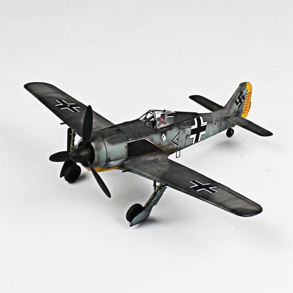 QD100 1/48 Ölçek, Focke-Wulf 190 A Sergilemeye Hazır Plastik Uçak Maketi
