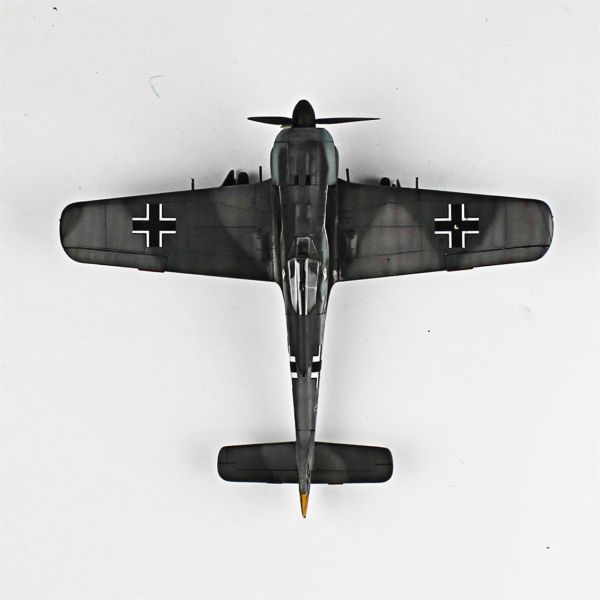 QD100 1/48 Ölçek, Focke-Wulf 190 A Sergilemeye Hazır Plastik Uçak Maketi