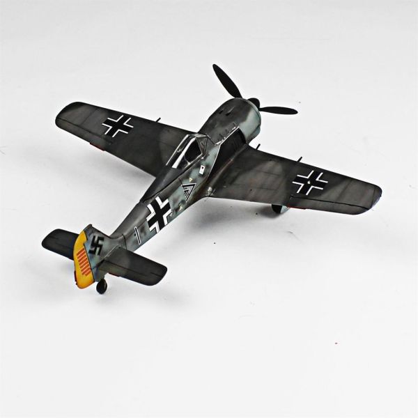 QD100 1/48 Ölçek, Focke-Wulf 190 A Sergilemeye Hazır Plastik Uçak Maketi