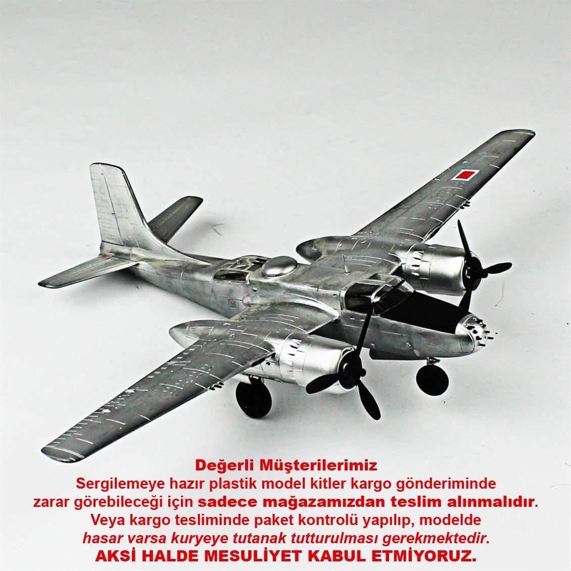 QD104 1/72 Ölçek, A-26B Invader Sergilemeye Hazır Plastik Uçak Maketi