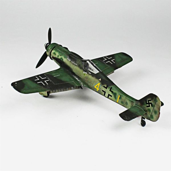 QD106 1/32 Ölçek, Focke-Wulf 190 D Sergilemeye Hazır Plastik Uçak Maketi