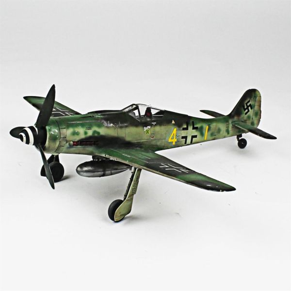 QD106 1/32 Ölçek, Focke-Wulf 190 D Sergilemeye Hazır Plastik Uçak Maketi