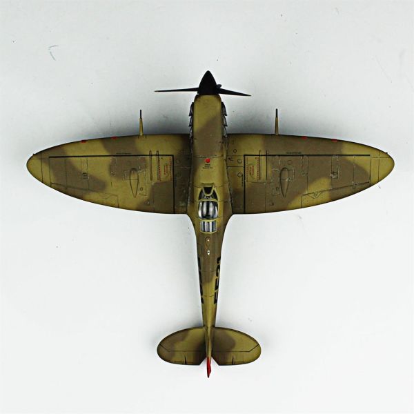QD114 1/48 Ölçek, Spitfire Mk.V Sergilemeye Hazır Plastik Uçak Maketi