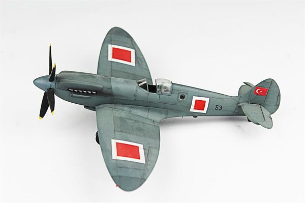 QD115 1/48 Ölçek, Spitfire Pru Sergilemeye Hazır Plastik Uçak Maketi
