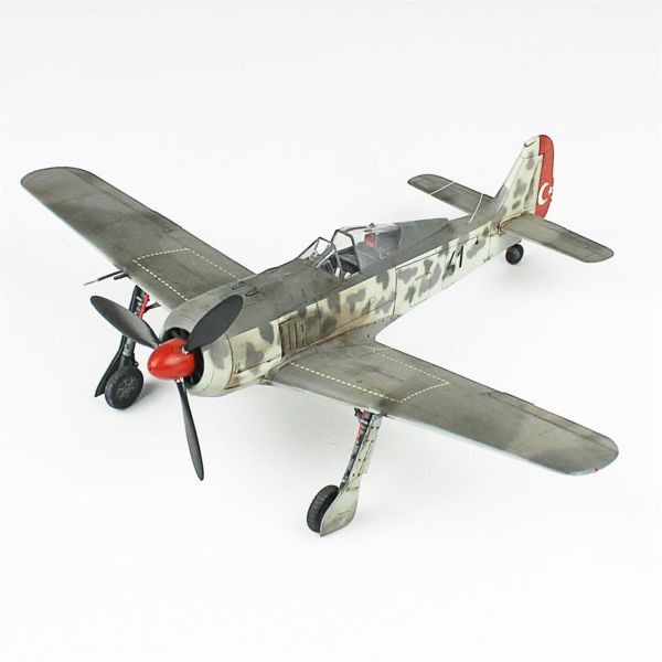 QD117 1/48 Ölçek, Focke-Wulf 190 A-3 Sergilemeye Hazır Plastik Uçak Maketi