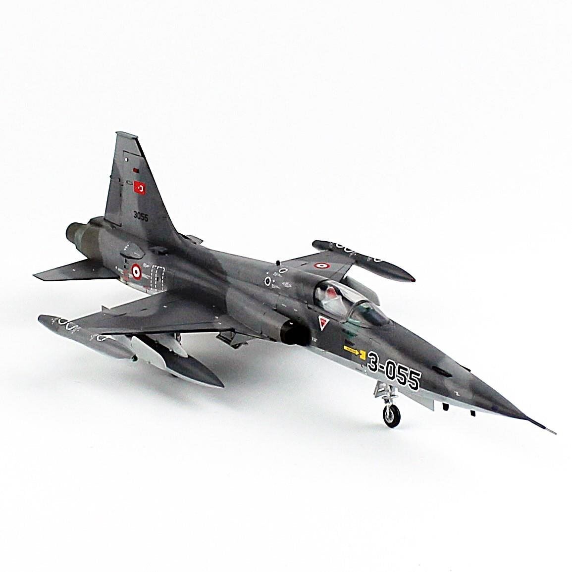 QD171 1/72 NF-5A Freedom Fighter 133.Filo, Zebra Şemalı Sergilemeye Hazır Plastik Uçak Modeli