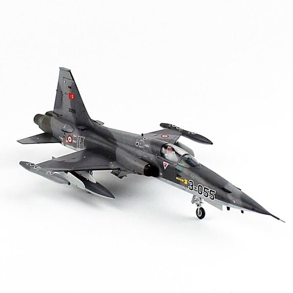 QD171 1/72 NF-5A Freedom Fighter 133.Filo, Zebra Şemalı Sergilemeye Hazır Plastik Uçak Modeli