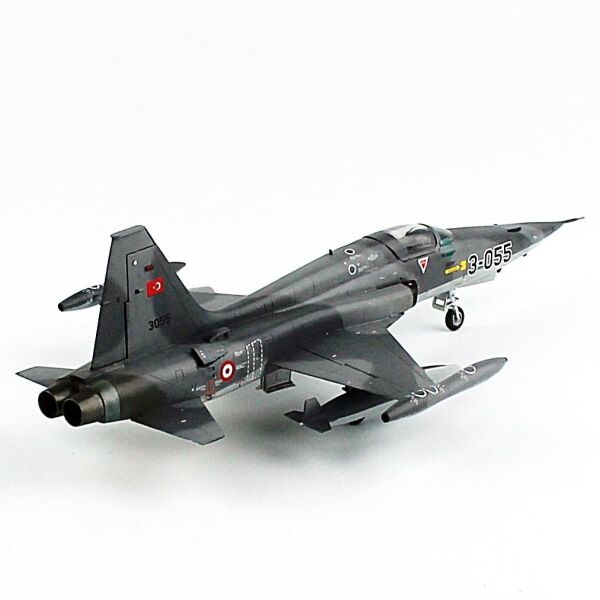 QD171 1/72 NF-5A Freedom Fighter 133.Filo, Zebra Şemalı Sergilemeye Hazır Plastik Uçak Modeli