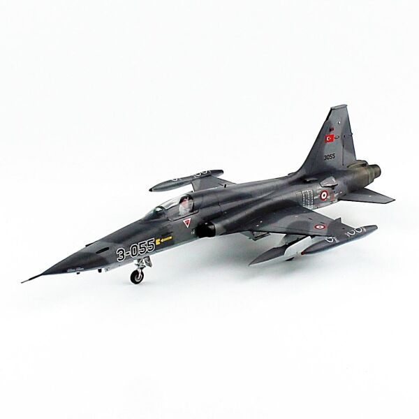 QD171 1/72 NF-5A Freedom Fighter 133.Filo, Zebra Şemalı Sergilemeye Hazır Plastik Uçak Modeli