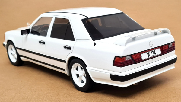 Mcg 81343 1/18 Ölçek, Mercedes Benz W124, Tuning-White, Sergilemeye Hazır Metal Araba Modeli