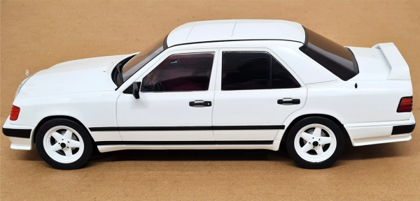 Mcg 81343 1/18 Ölçek, Mercedes Benz W124, Tuning-White, Sergilemeye Hazır Metal Araba Modeli