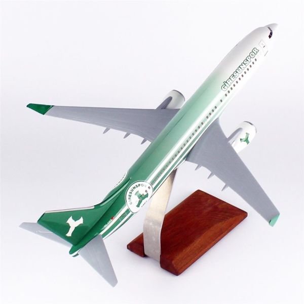 THY001 1/100 Ölçek, THY Giresun Spor Logolu B737-800 Yolcu Uçağı, Sergilemeye Hazır Ahşap Standlı Model