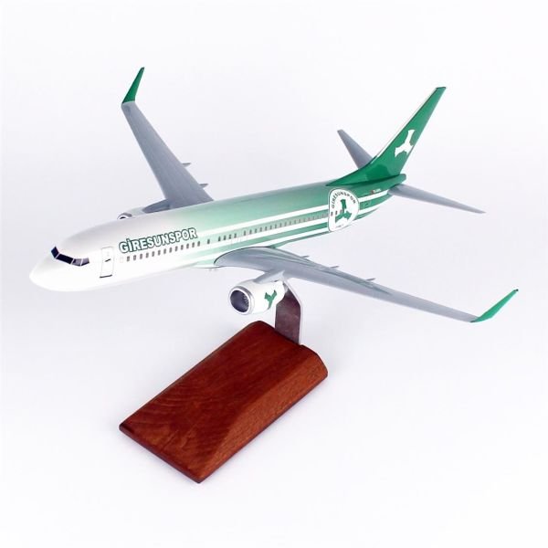 THY001 1/100 Ölçek, THY Giresun Spor Logolu B737-800 Yolcu Uçağı, Sergilemeye Hazır Ahşap Standlı Model