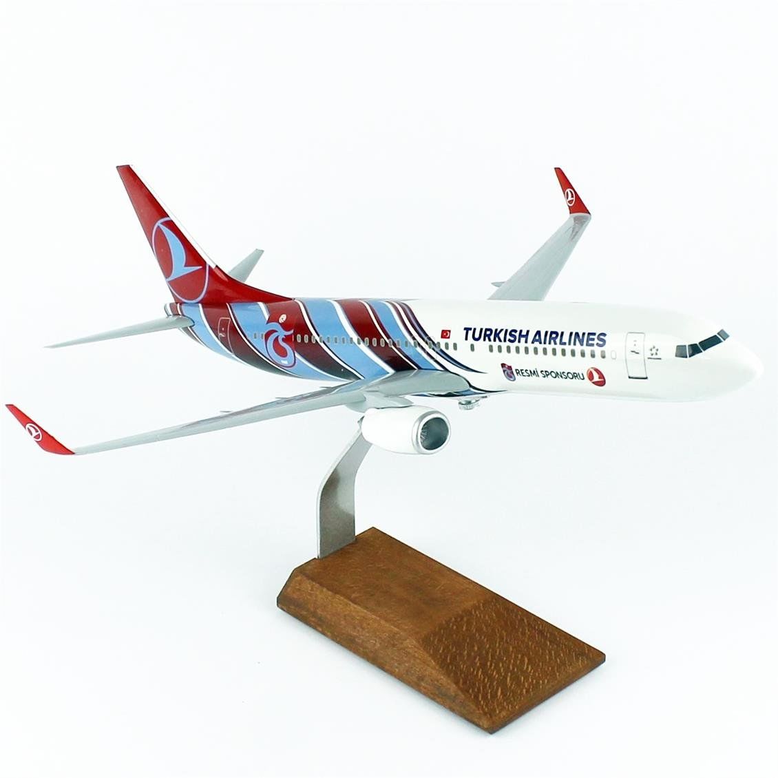 THY003 1/100 Ölçek, THY Trabzon Spor Logolu B737-800 Yolcu Uçağı, Sergilemeye Hazır Ahşap Standlı Model