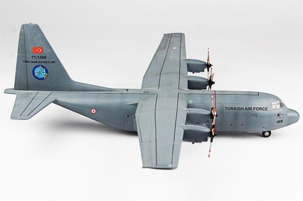 QD140 1/144 Ölçek, C-130 B Hercules Sergilemeye Hazır Plastik Uçak Maketi