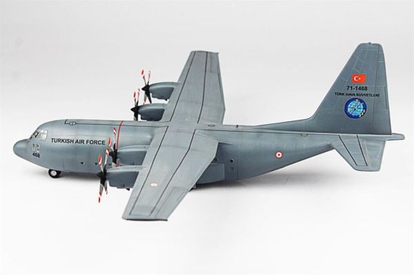 QD140 1/144 Ölçek, C-130 B Hercules Sergilemeye Hazır Plastik Uçak Maketi