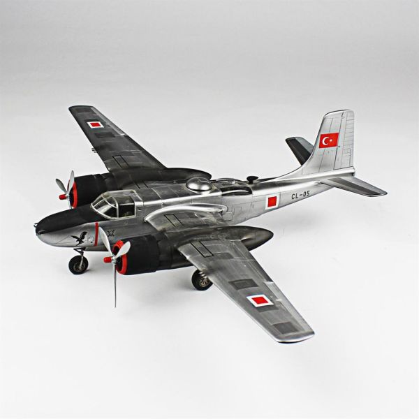 QD141 1/48 Ölçek, A-26B Invader Sergilemeye Hazır Plastik Uçak Maketi