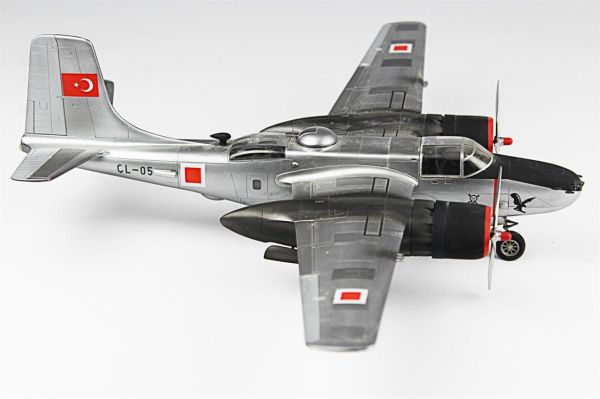 QD141 1/48 Ölçek, A-26B Invader Sergilemeye Hazır Plastik Uçak Maketi