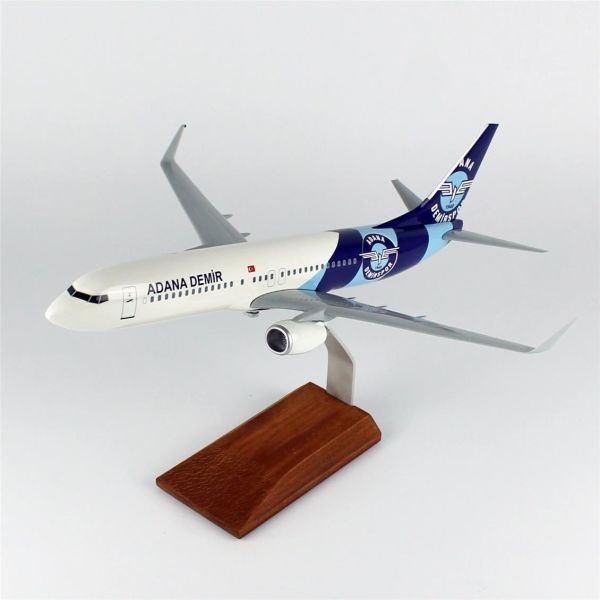 THY011 1/100 Ölçek, THY Adana Demir Spor Logolu B737-800 Yolcu Uçağı, Sergilemeye Hazır Ahşap Standlı Model
