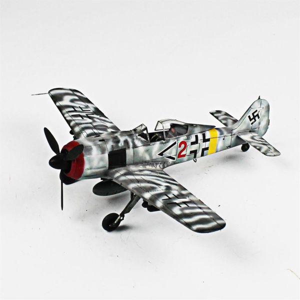 QD037 1/48 Ölçek, Focke-Wulf 190 A-8 Sergilemeye Hazır Plastik Uçak Maketi
