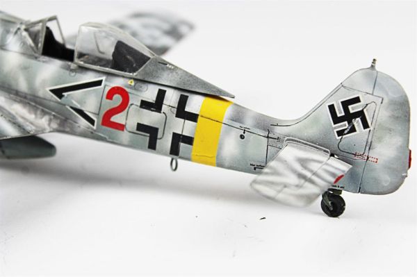 QD037 1/48 Ölçek, Focke-Wulf 190 A-8 Sergilemeye Hazır Plastik Uçak Maketi