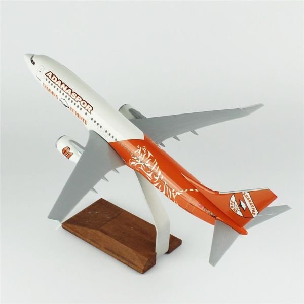 THY014 1/100 Ölçek, THY Adana Spor Logolu B737-800 Yolcu Uçağı, Sergilemeye Hazır Ahşap Standlı Model
