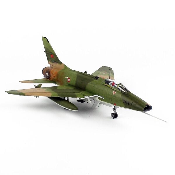 QD173 1/48 Ölçek, F 100C Super Sabre 131. Filo Kıbrıs Barış Harekatı, Sergilemeye Hazır Plastik Uçak Modeli