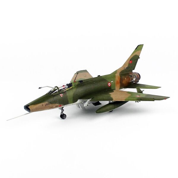 QD173 1/48 Ölçek, F 100C Super Sabre 131. Filo Kıbrıs Barış Harekatı, Sergilemeye Hazır Plastik Uçak Modeli